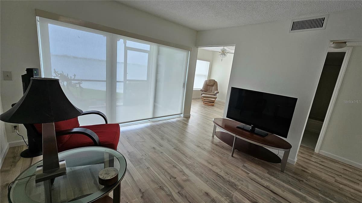 6177 SUN BOULEVARD — photo 16 of 32
