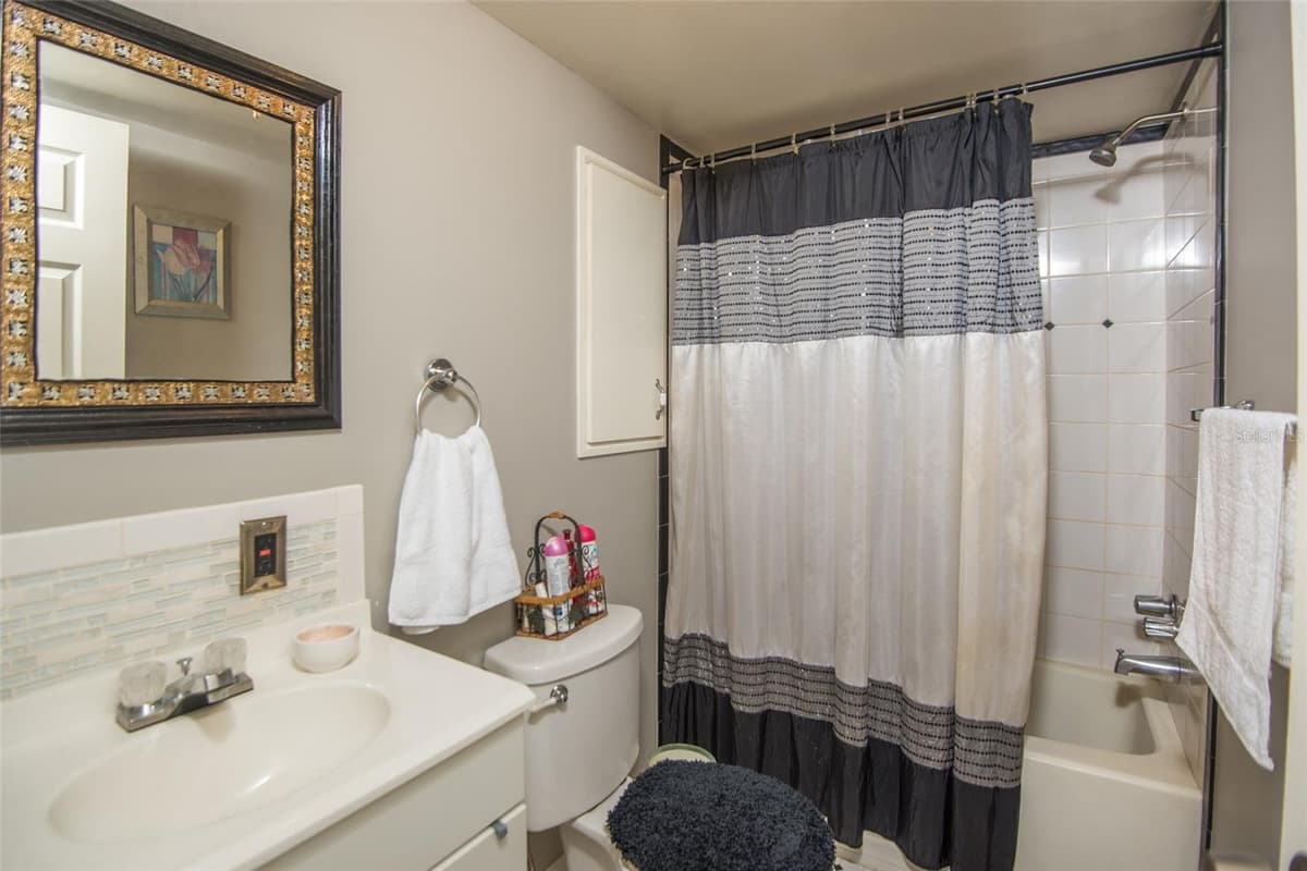 1211 CYPRESS ROAD — photo 45 of 70