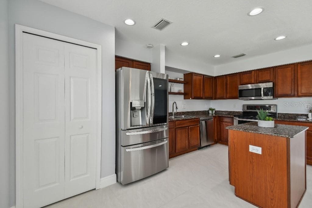 17350 GARDEN HEATH COURT — photo 9 of 27