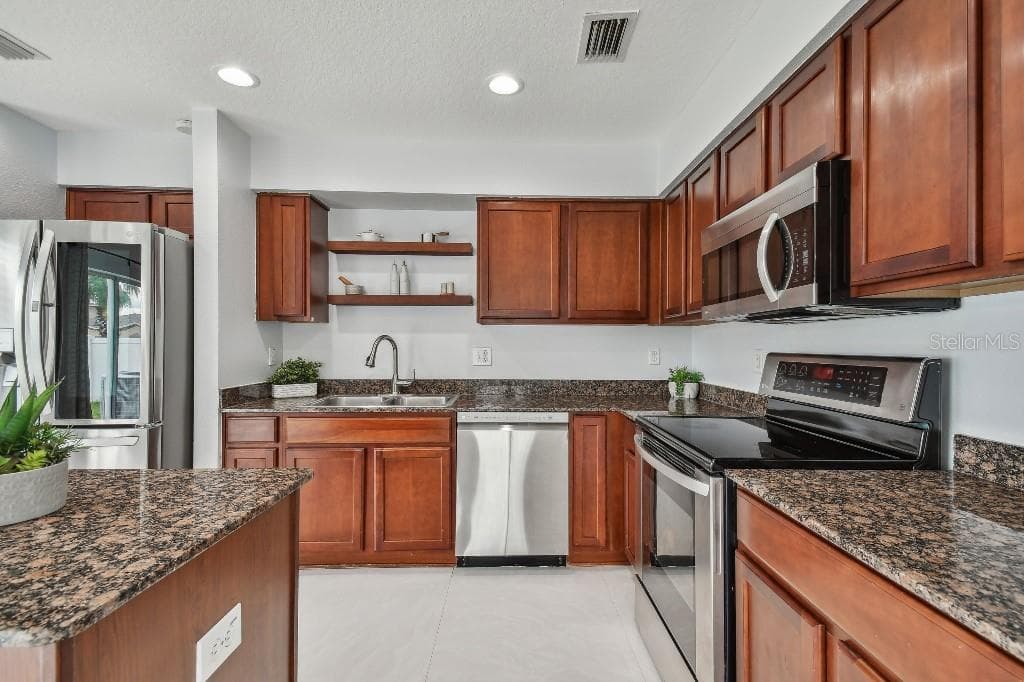 17350 GARDEN HEATH COURT — photo 8 of 27