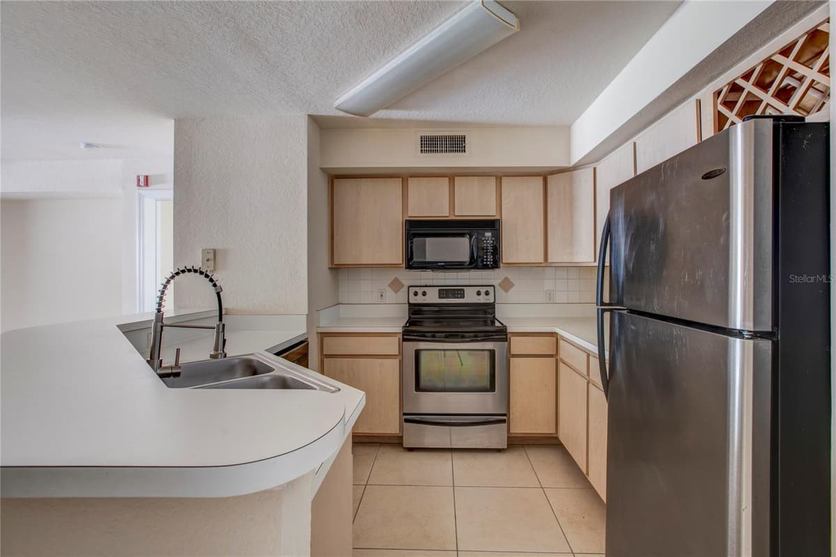 823 CAMARGO WAY — photo 4 of 20