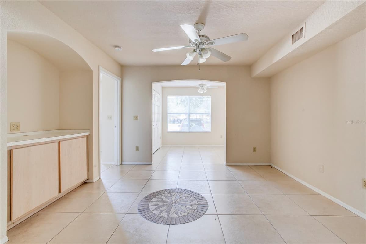 823 CAMARGO WAY — photo 11 of 20