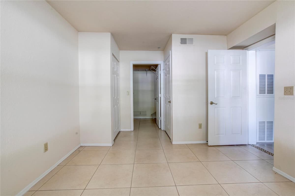 823 CAMARGO WAY — photo 8 of 20