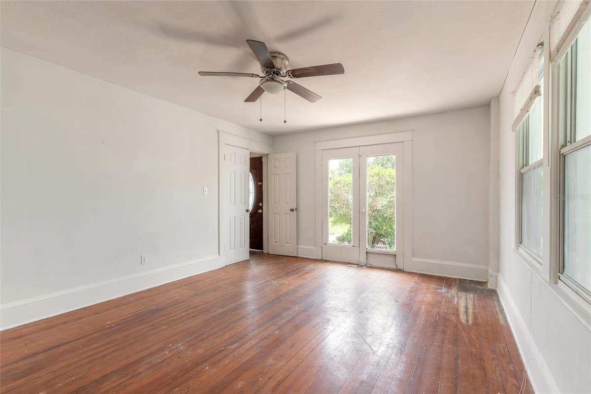 724 OLEANDER AVENUE — photo 14 of 58