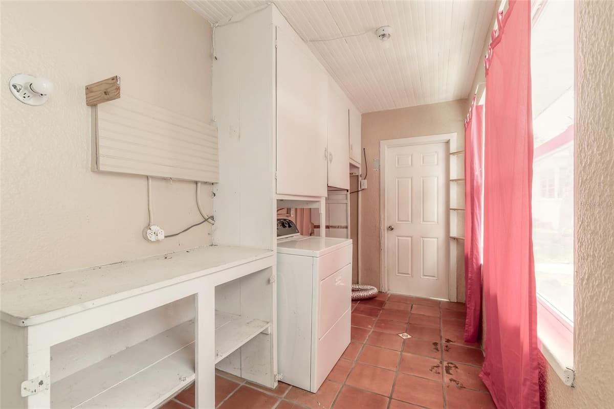 724 OLEANDER AVENUE — photo 22 of 58