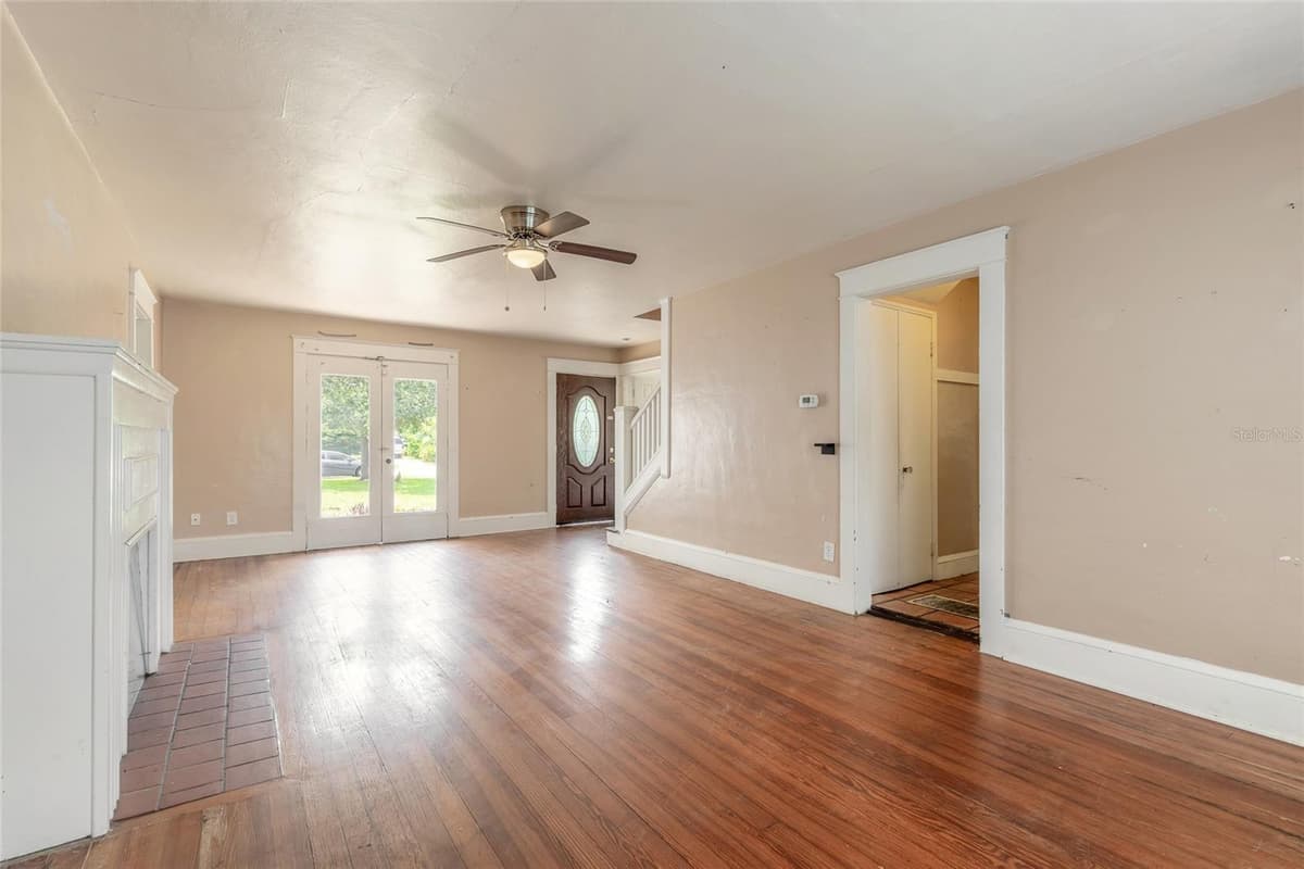 724 OLEANDER AVENUE — photo 7 of 58