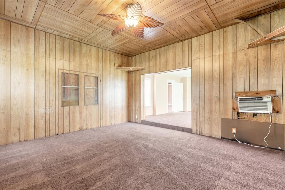 724 OLEANDER AVENUE — photo 12 of 58