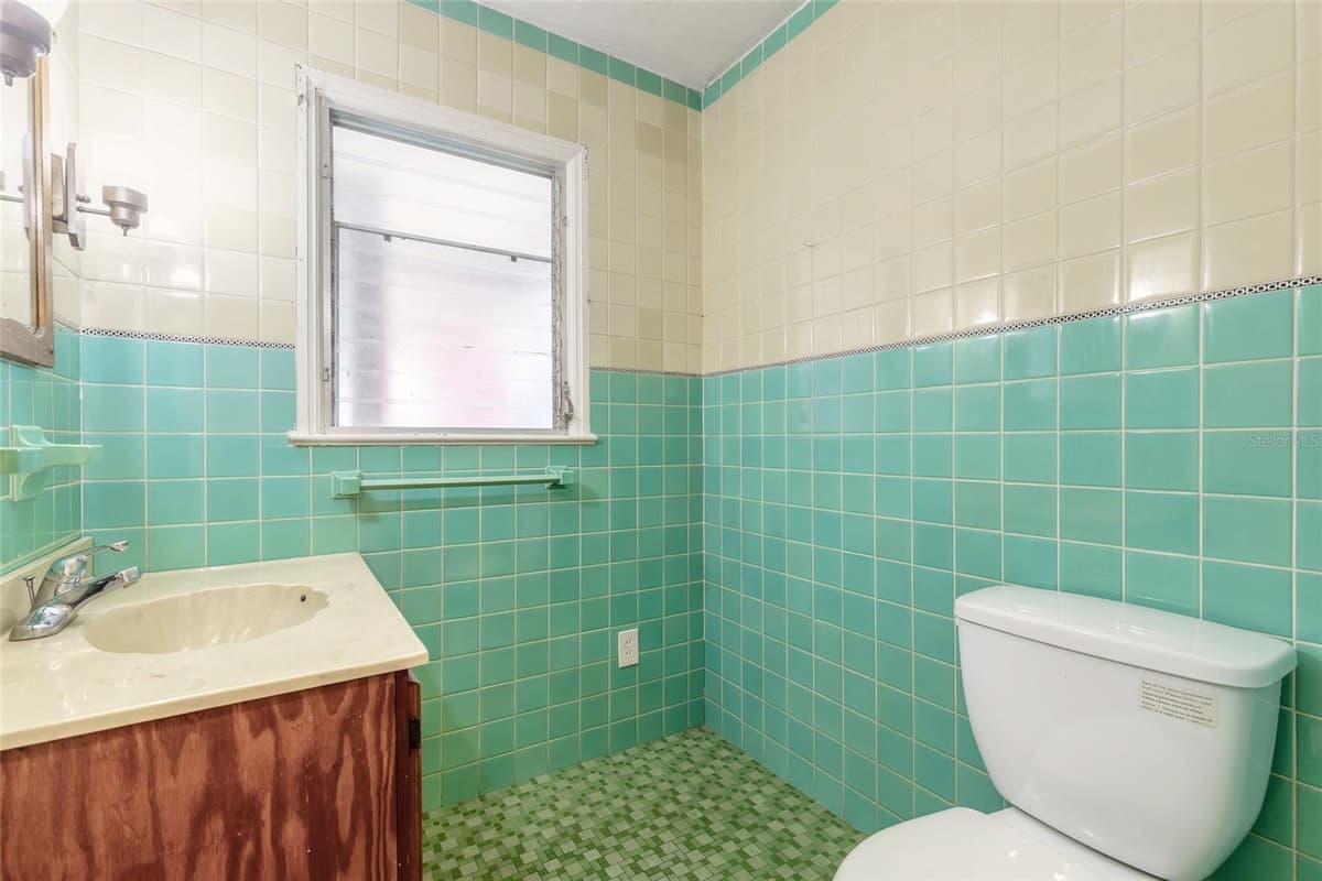 724 OLEANDER AVENUE — photo 16 of 58