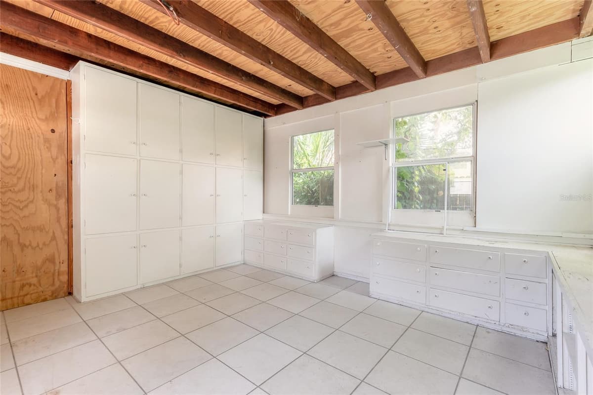 724 OLEANDER AVENUE — photo 27 of 58