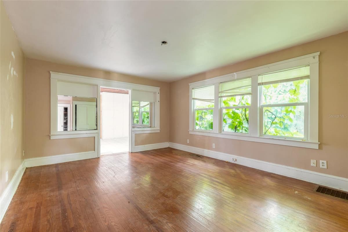 724 OLEANDER AVENUE — photo 23 of 58