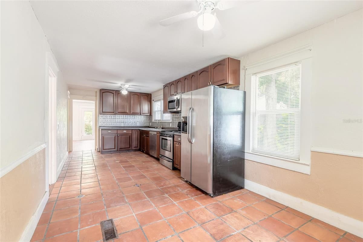 724 OLEANDER AVENUE — photo 21 of 58
