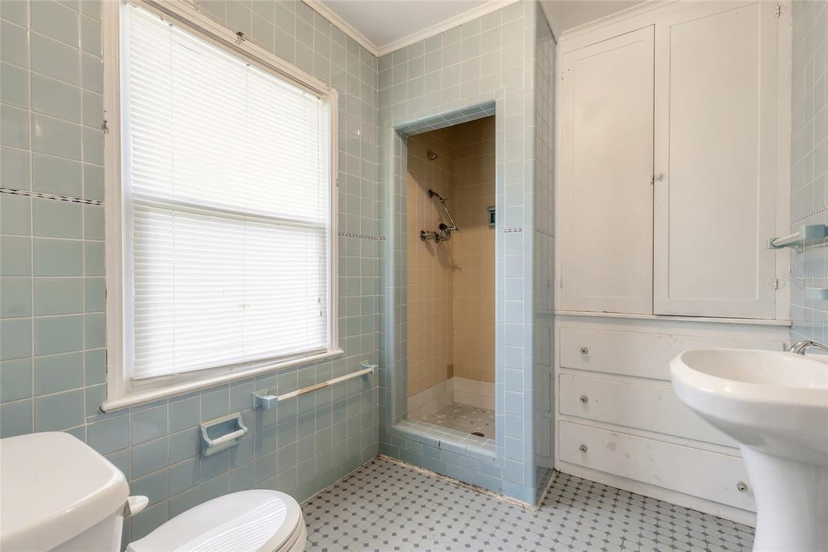 724 OLEANDER AVENUE — photo 34 of 58