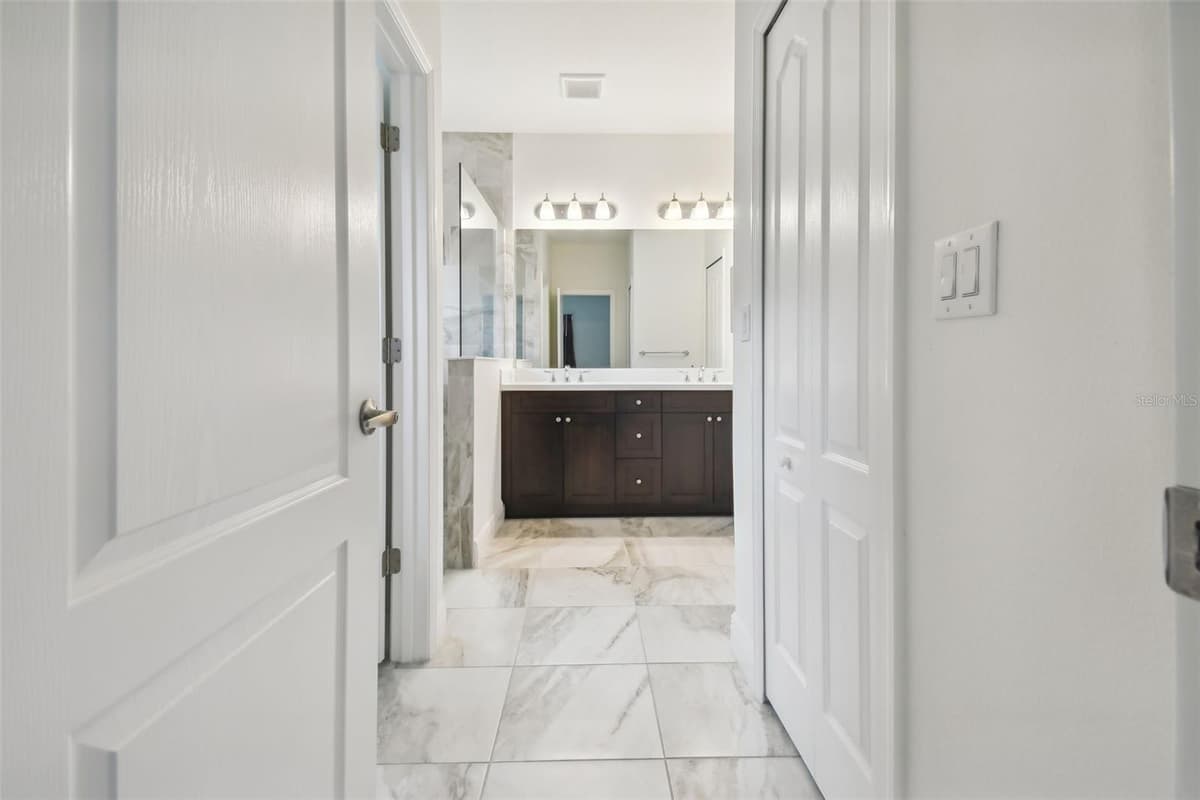 10417 CROOKED CREEK COURT — photo 15 of 47