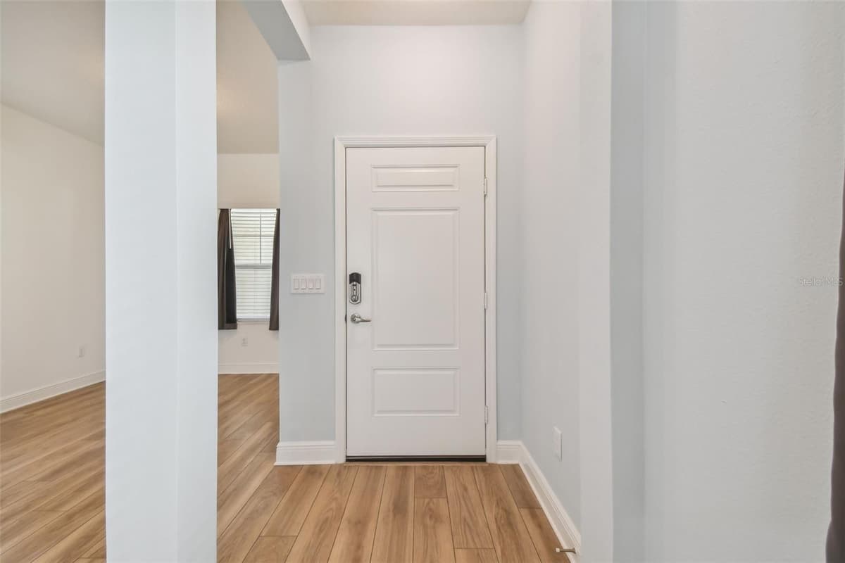 10417 CROOKED CREEK COURT — photo 4 of 47
