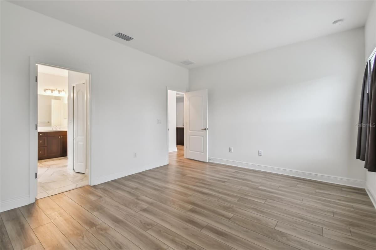 10417 CROOKED CREEK COURT — photo 14 of 47