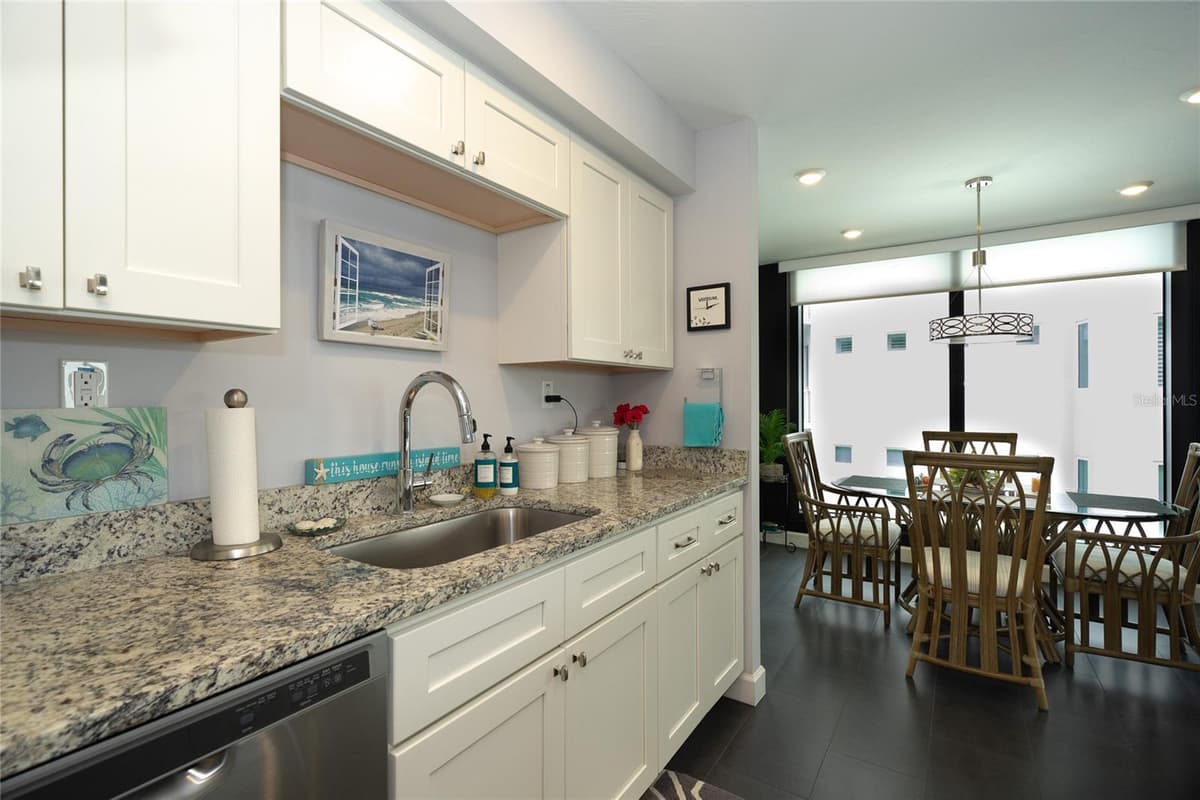 707 GULFSTREAM AVENUE — photo 6 of 55