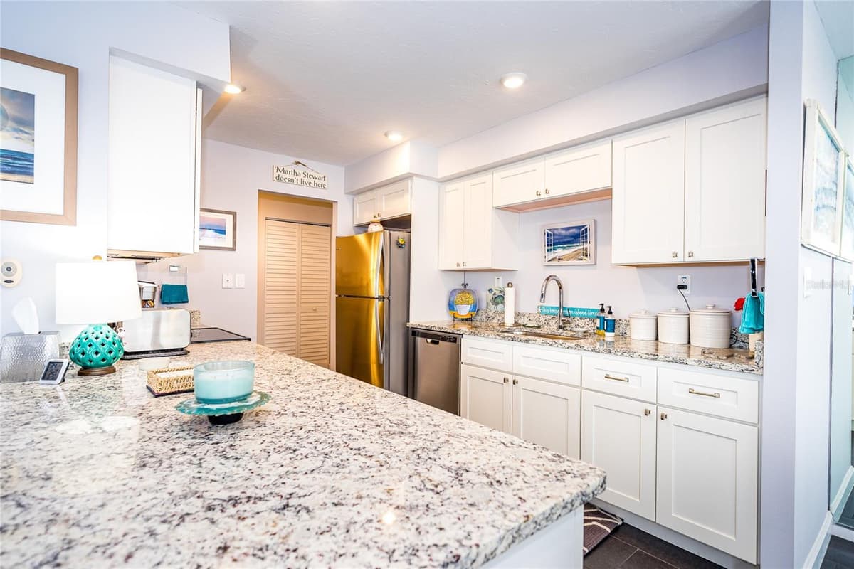707 GULFSTREAM AVENUE — photo 4 of 55
