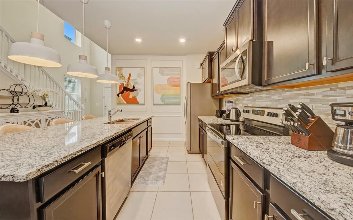 4063 LANA AVENUE — photo 8 of 31