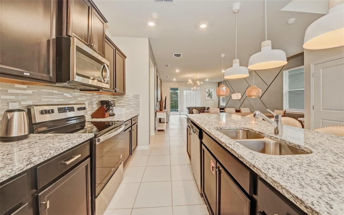 4063 LANA AVENUE — photo 9 of 31