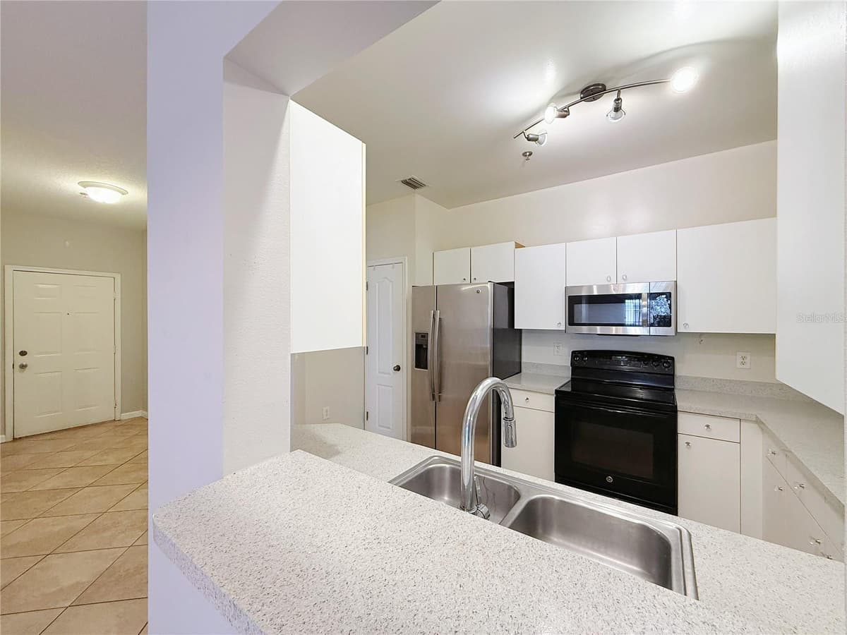 4865 CYPRESS WOODS DRIVE — photo 3 of 37