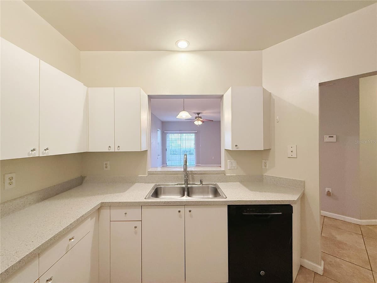 4865 CYPRESS WOODS DRIVE — photo 4 of 37