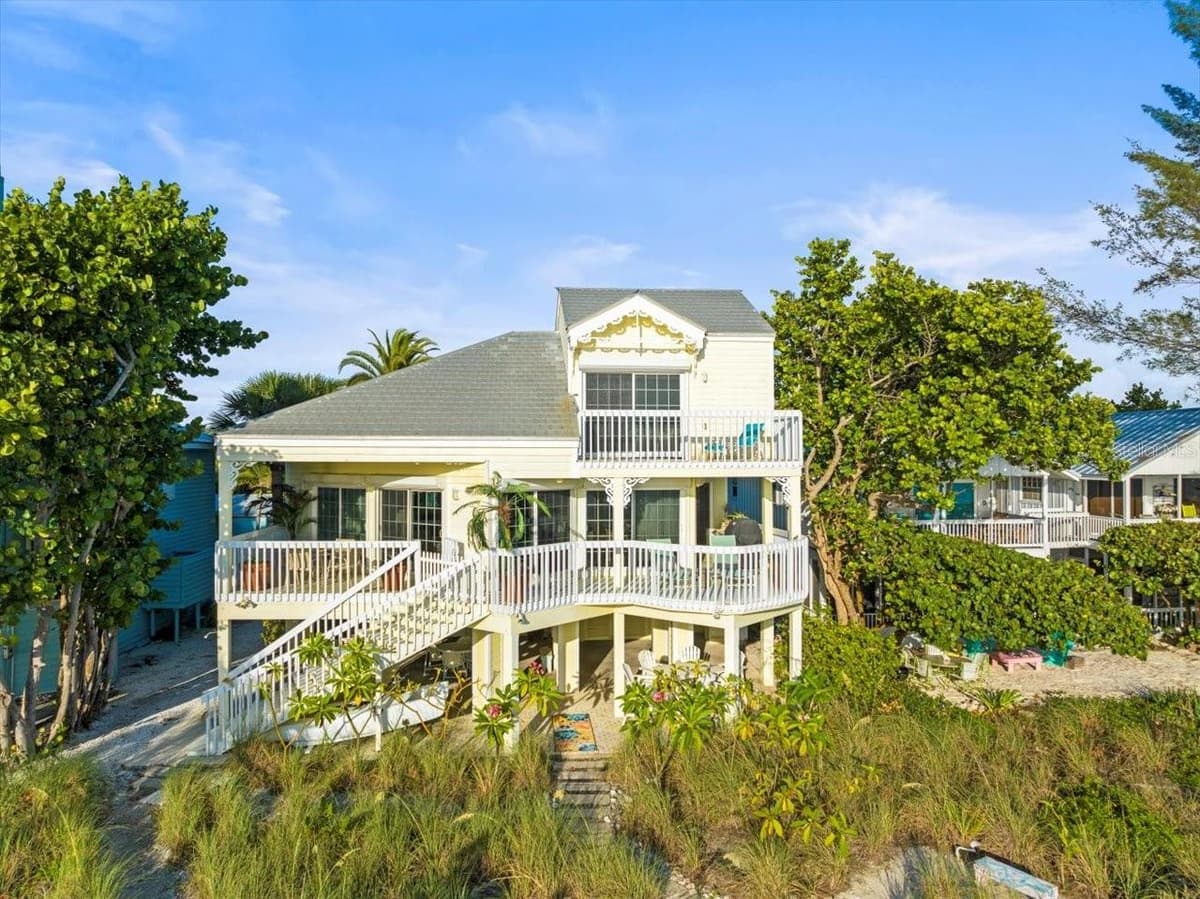 20052 GULF BOULEVARD — photo 4 of 100