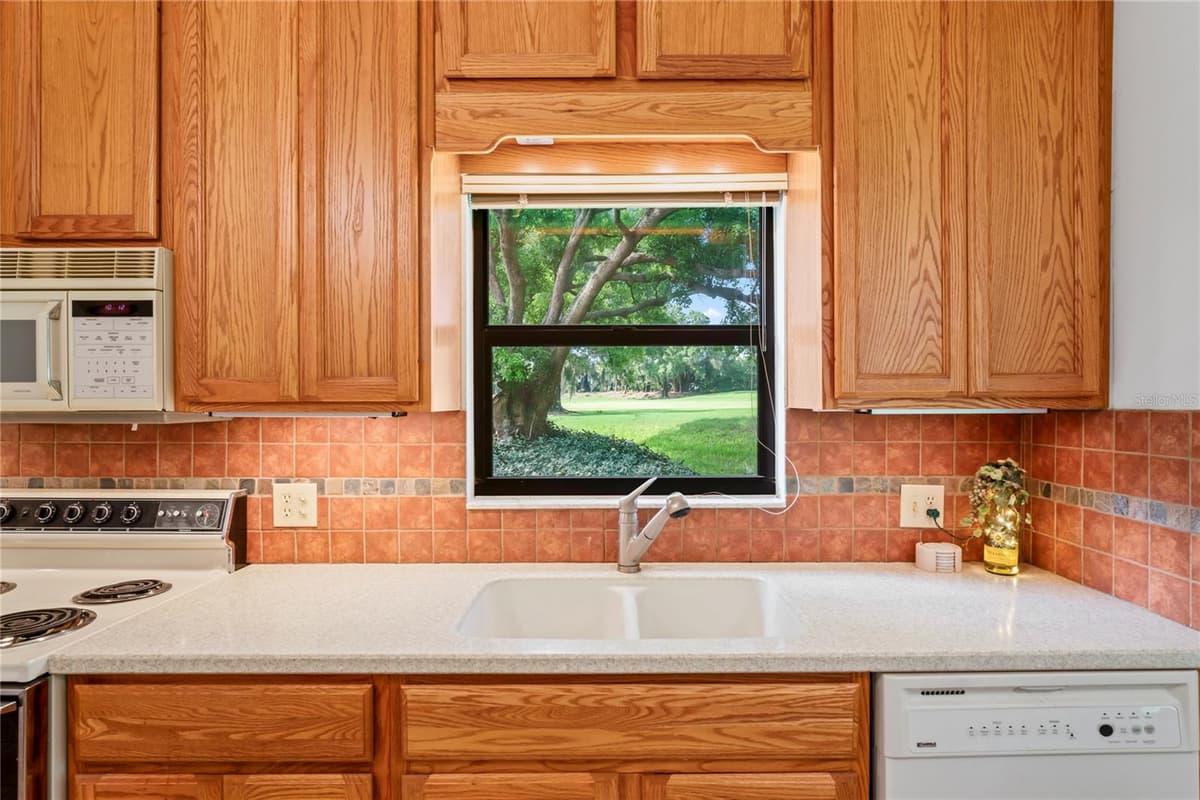9108 BASSETT LANE — photo 11 of 67