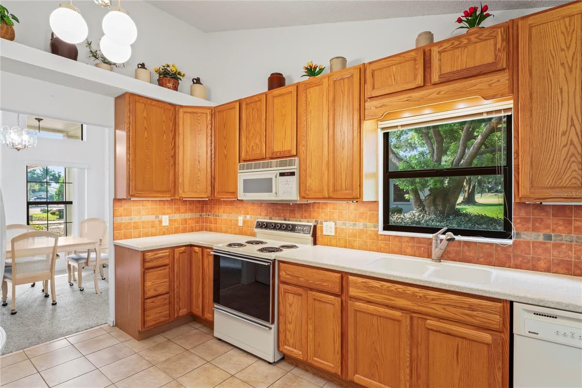 9108 BASSETT LANE — photo 10 of 67