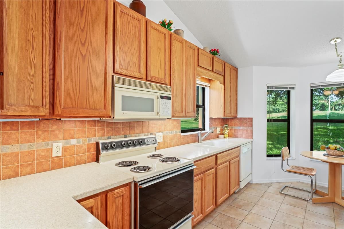 9108 BASSETT LANE — photo 9 of 67