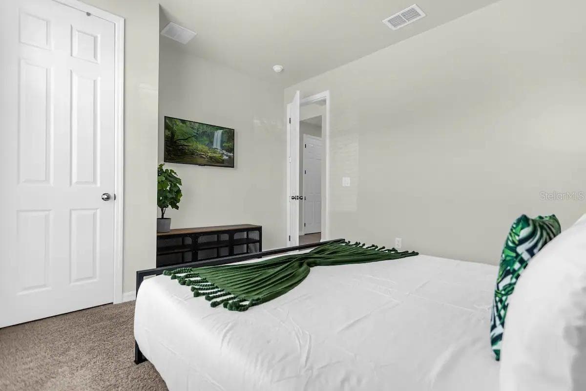 1676 TROPICAL PALMS CIRCLE — photo 12 of 39