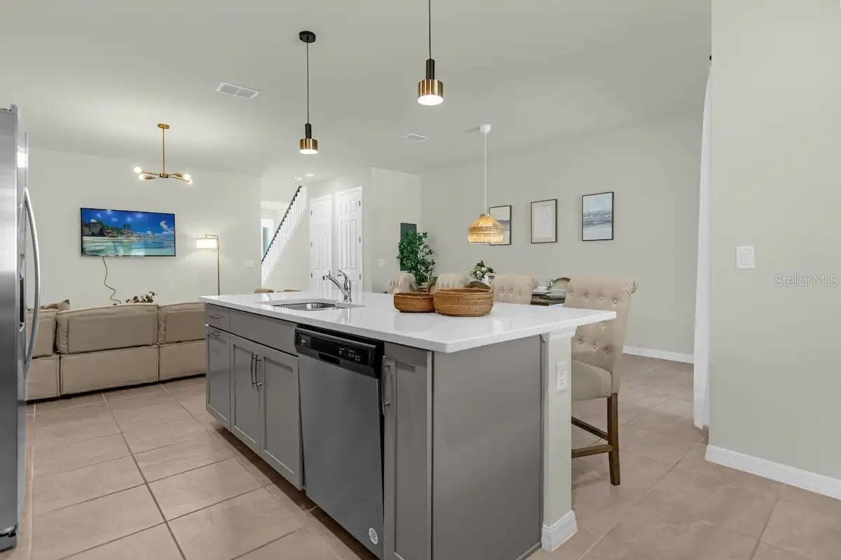 1676 TROPICAL PALMS CIRCLE — photo 5 of 39