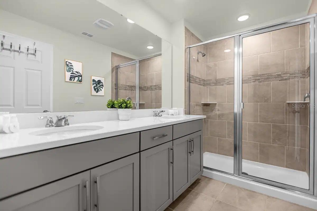 1676 TROPICAL PALMS CIRCLE — photo 18 of 39