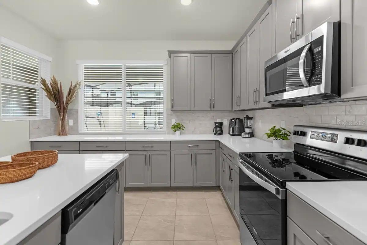 1676 TROPICAL PALMS CIRCLE — photo 6 of 39