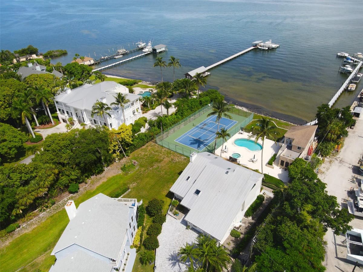 2107 89TH ST NW — photo 21 of 63