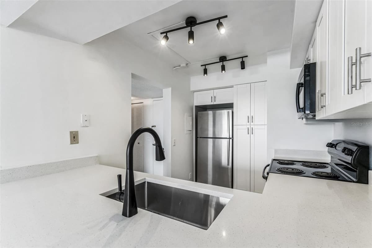 6219 PALMA DEL MAR BOULEVARD — photo 7 of 37