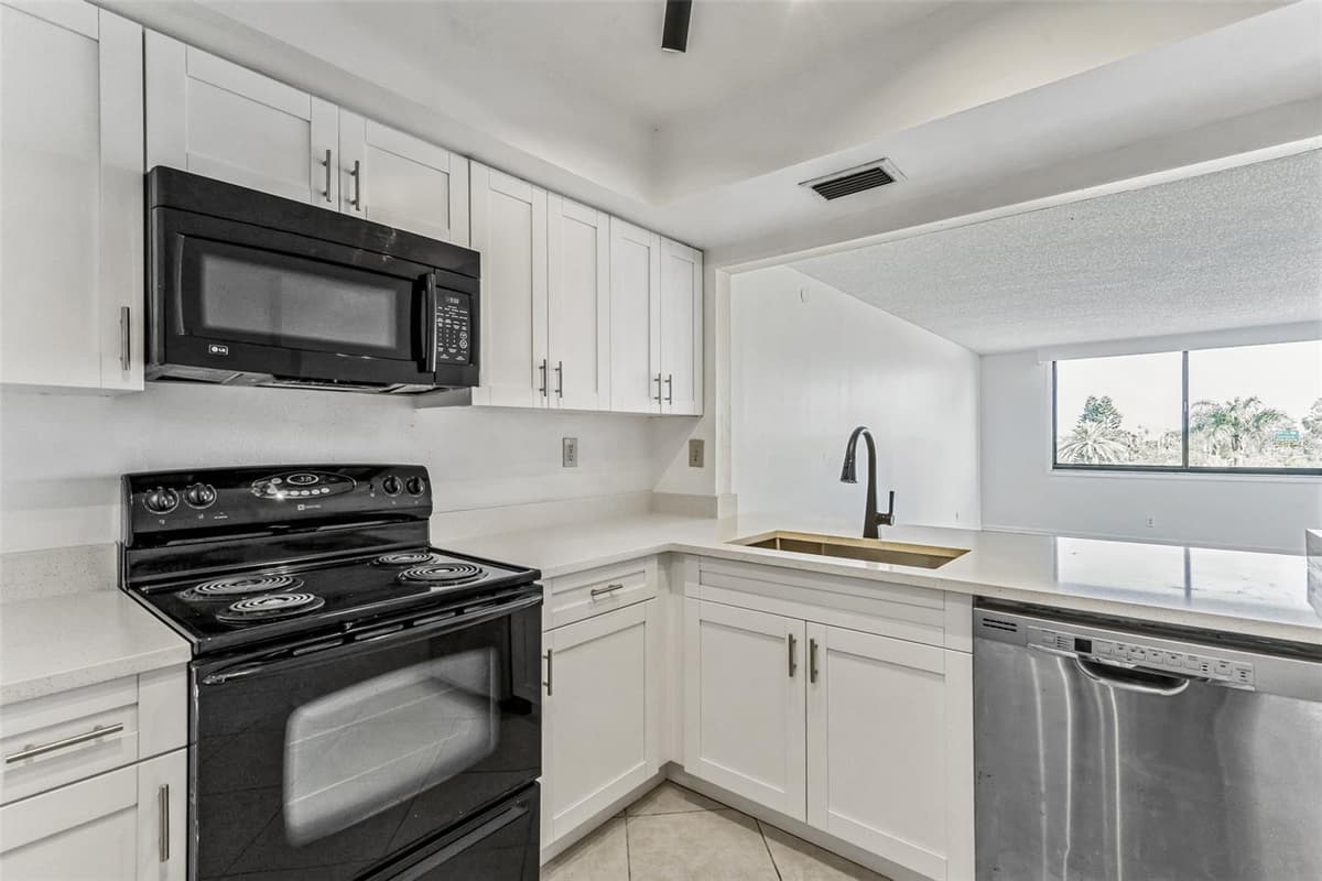 6219 PALMA DEL MAR BOULEVARD — photo 5 of 37