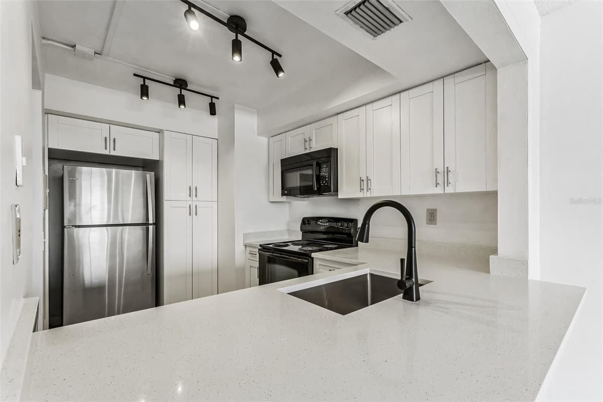 6219 PALMA DEL MAR BOULEVARD — photo 6 of 37