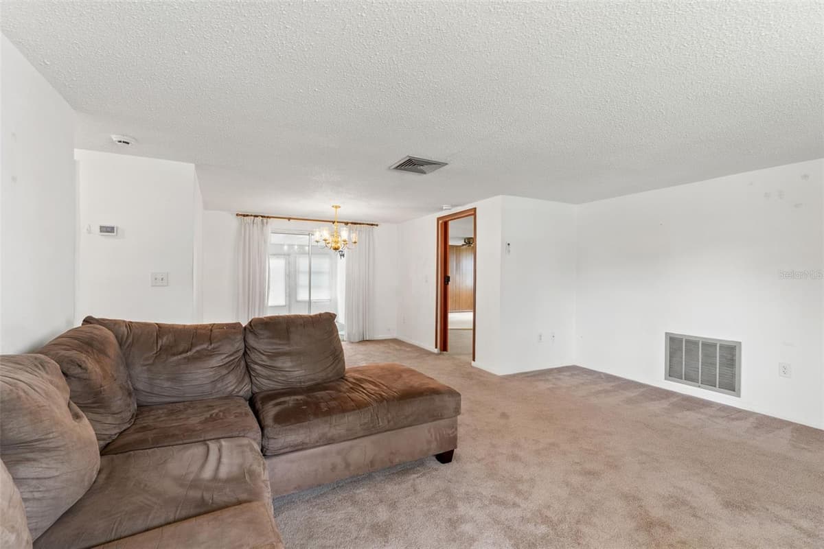 7015 FLAGGLER DRIVE — photo 7 of 33