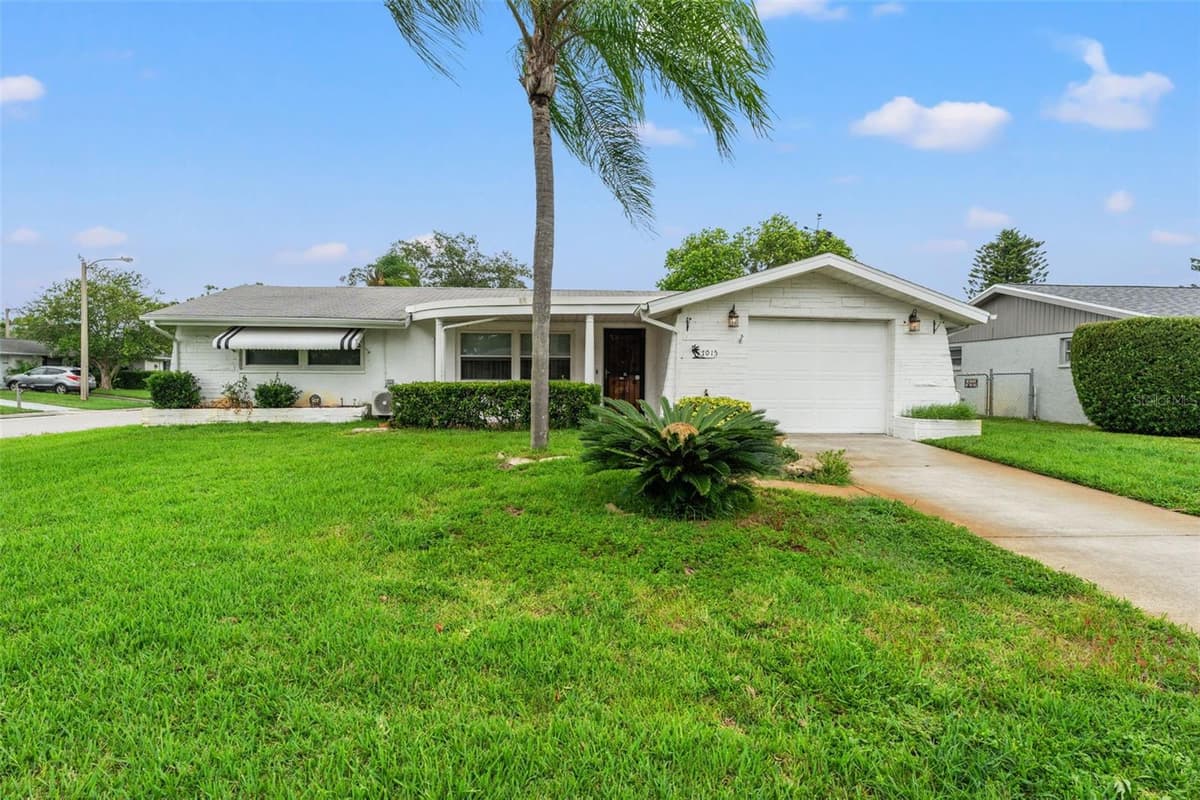 7015 FLAGGLER DRIVE — photo 3 of 33