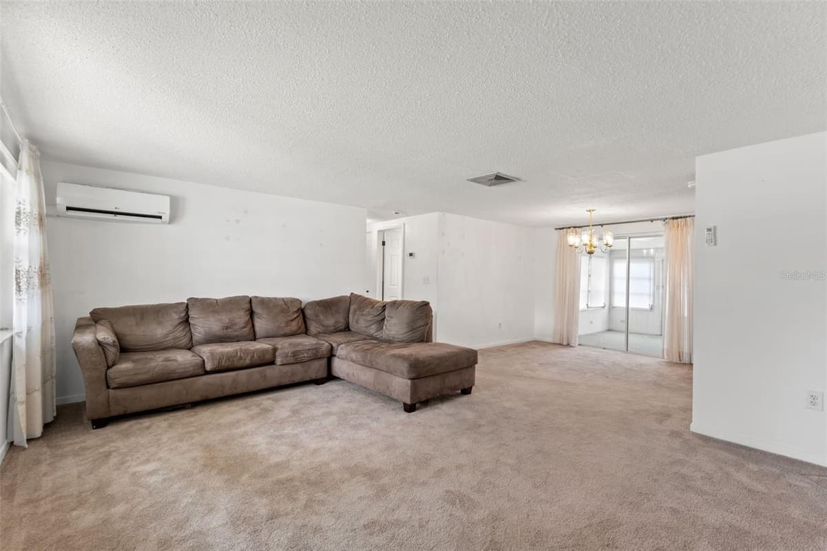 7015 FLAGGLER DRIVE — photo 6 of 33