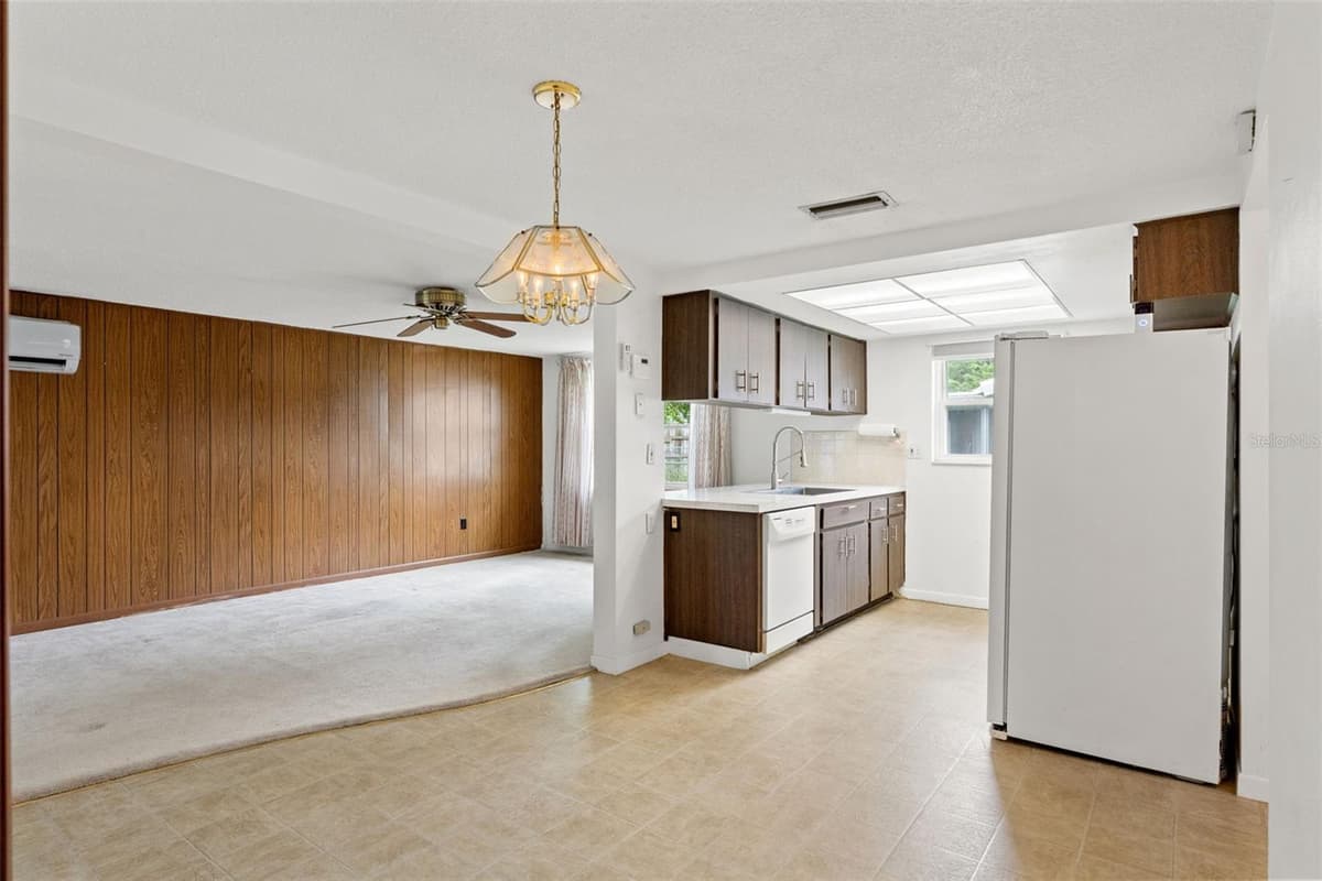 7015 FLAGGLER DRIVE — photo 13 of 33