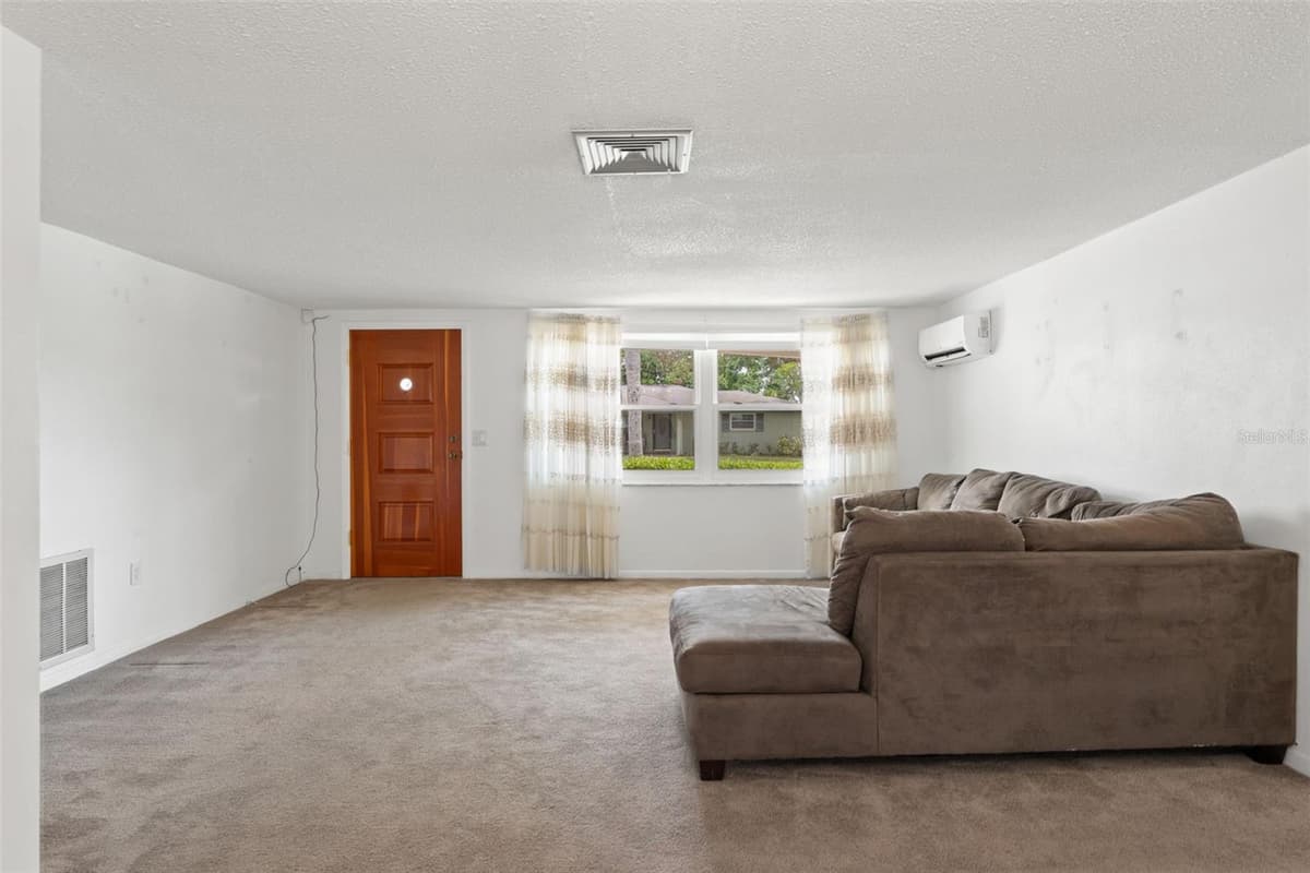 7015 FLAGGLER DRIVE — photo 9 of 33