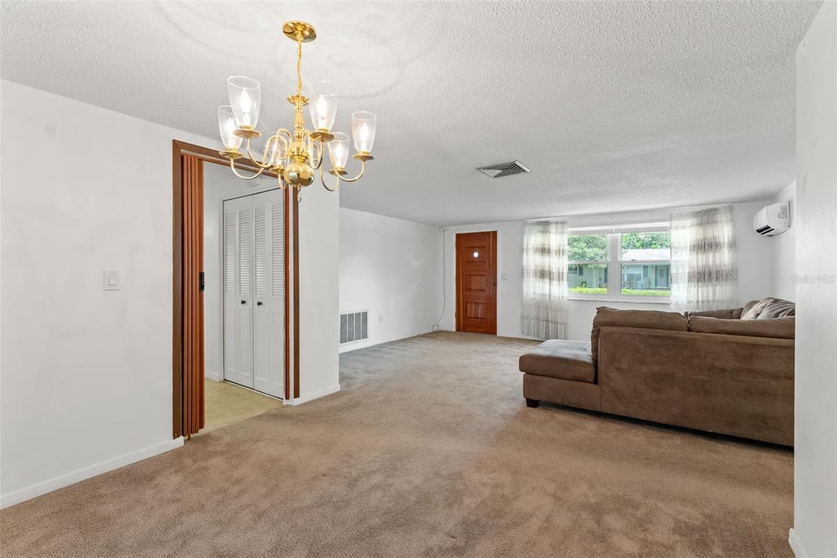 7015 FLAGGLER DRIVE — photo 8 of 33