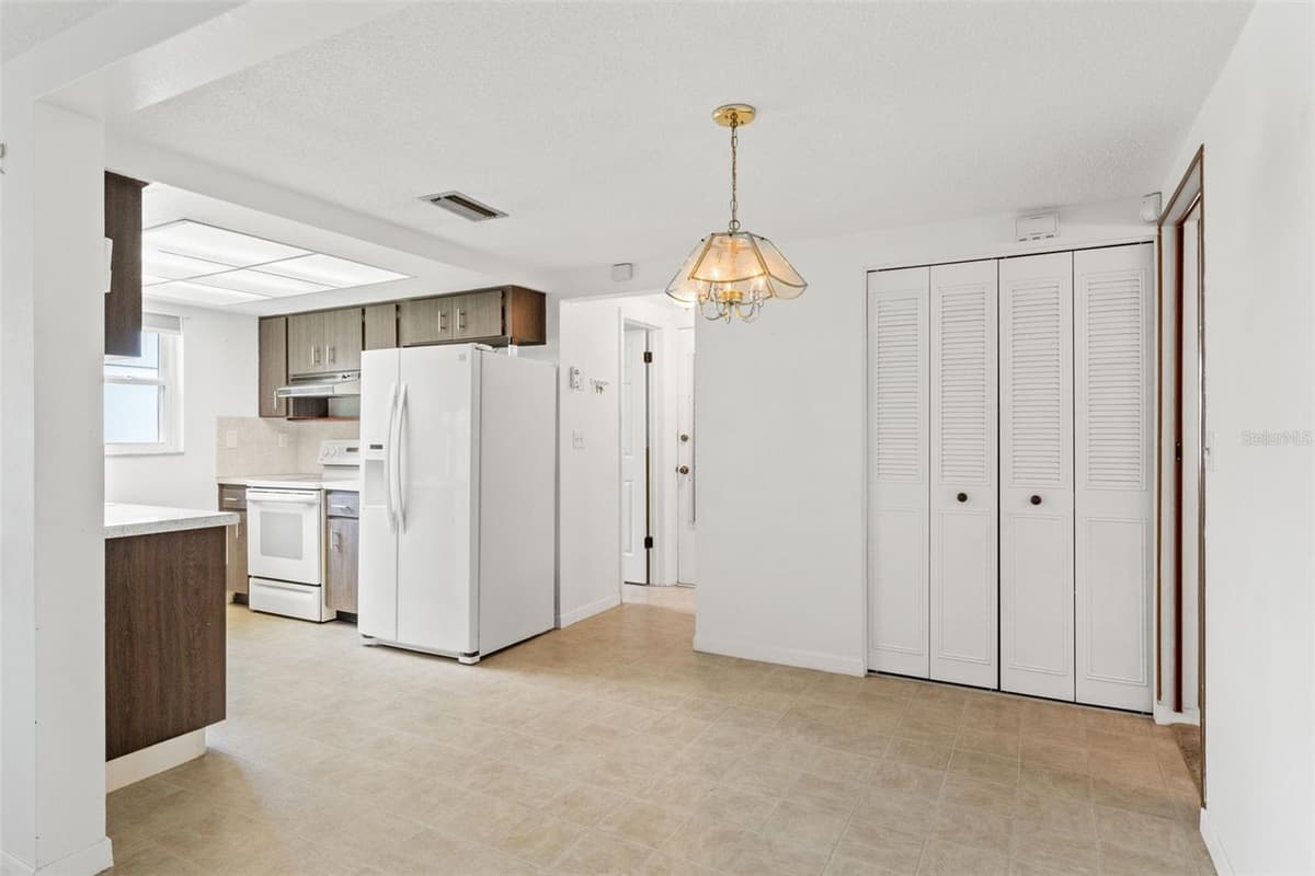 7015 FLAGGLER DRIVE — photo 11 of 33