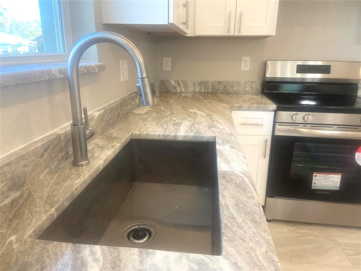 4229 ELSON AVENUE — photo 8 of 23
