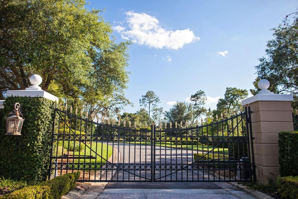 10138 CHILTERN GARDEN DRIVE — photo 4 of 8