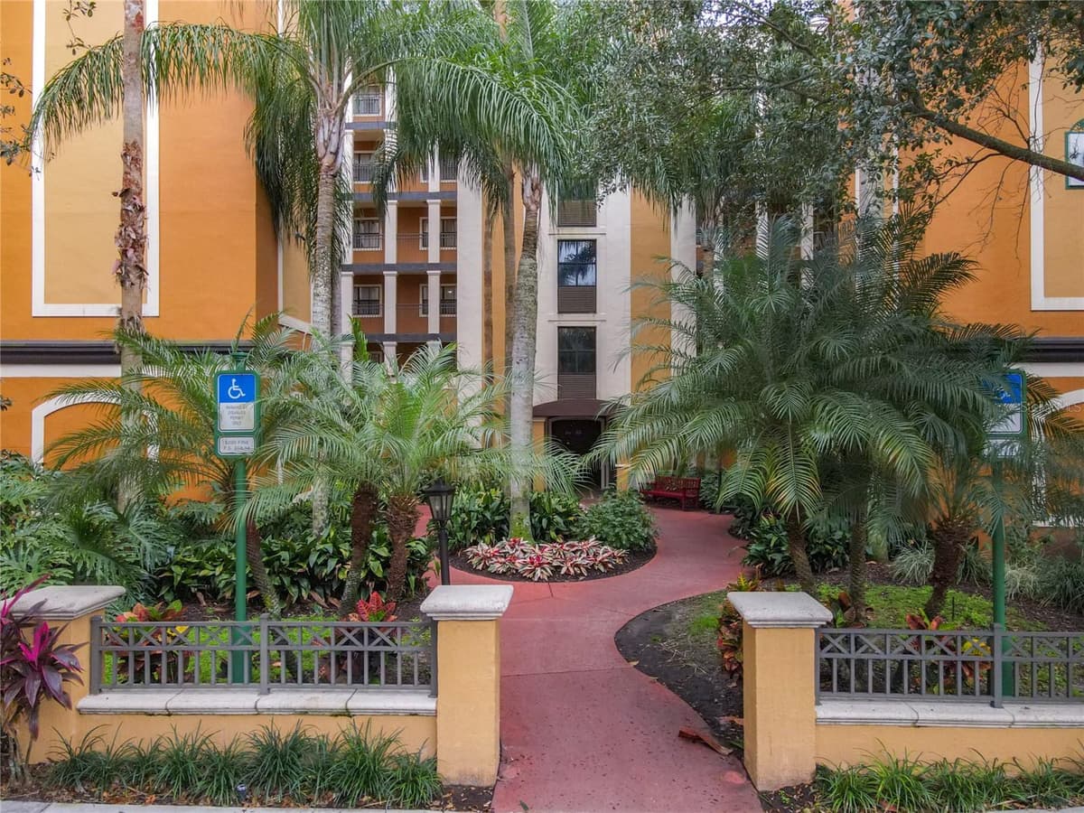 12538 FLORIDAYS RESORT DR — photo 11 of 49