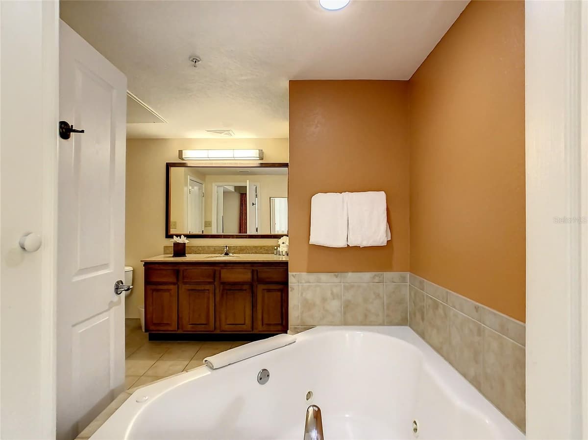 12538 FLORIDAYS RESORT DR — photo 33 of 49