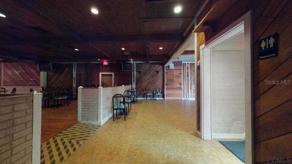 4701 MOODY BOULEVARD — photo 11 of 30