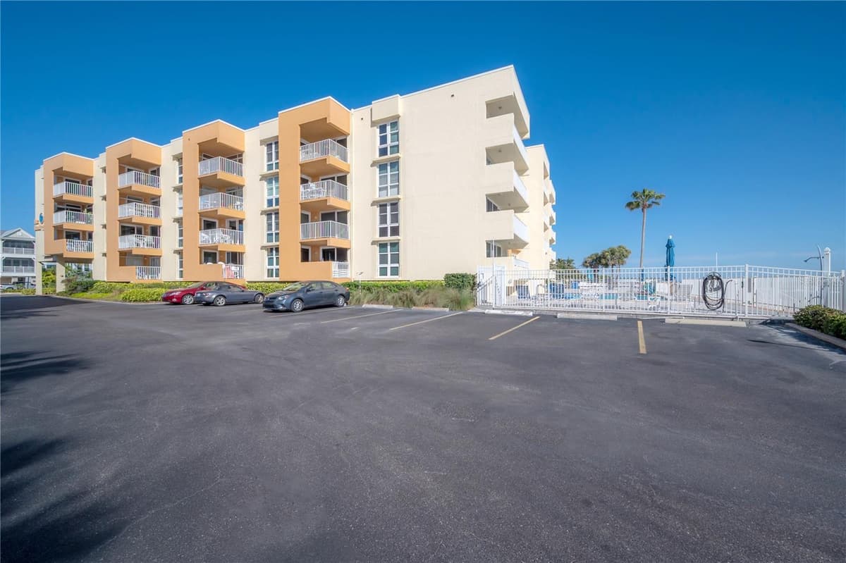 16308 GULF BOULEVARD — photo 42 of 54